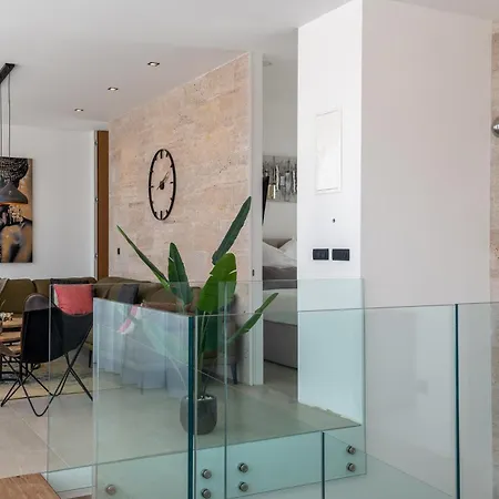 Penthouse Majestic *